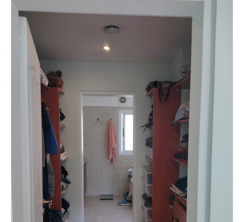 Casa Impecable Estado En Country, Desarrollada En 2 Plantas Con Piscina. Terreno 800 M2.