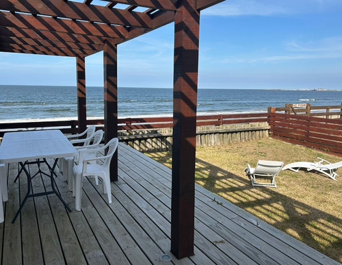 Inmobiliaria Costa Azul Vendea Casa De 2 Dormitorio Y 3 Baños En Zona De Costa Azul Con Excelente Vista Al Mar