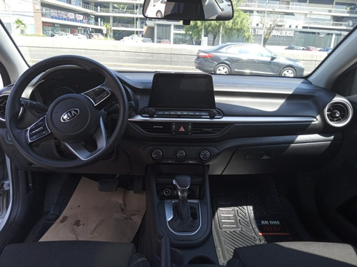 Imagen 7 de 10 de Kia Forte Lx 4cil. 2.0l Ta Sedan 2020 Silky Silver 238/21
