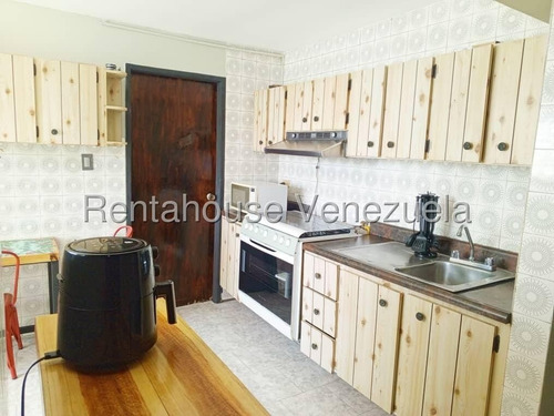 César Bullones Vende Espectacular Apartamento En Zona Centro, Lara 25-15828