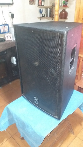 Bafles Yamaha R115 500 Watts Impecables. El Precio Es Por 2