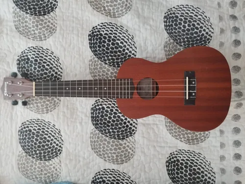 Ukelele Chateau Soprano (con Forro Semi Duro) (Usado)