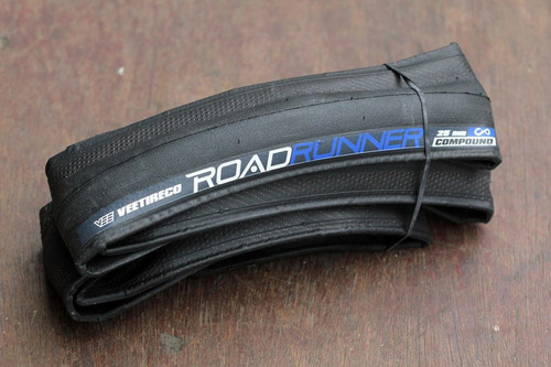 Cubierta Bicicleta Ruta Vee Tire Road Runner 700x23 Folding Color Negro