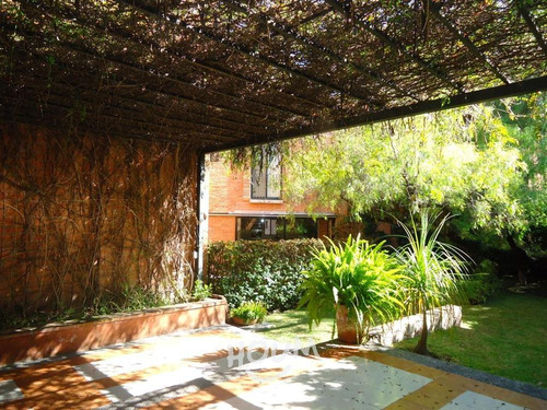 Casa En Jacarandas, Querétaro Con 3 Recámaras, 392 M², Id: 155560