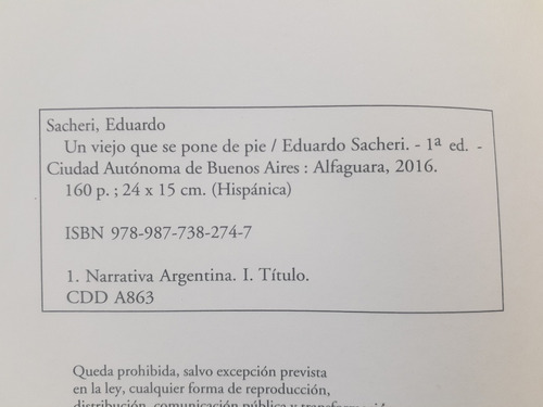Imagen 3 de 5 de Un Viejo Que Se Pone De Pie Eduardo Sacheri Alfaguara