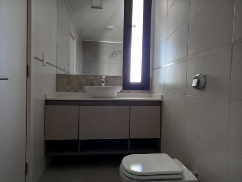 Amplio Duplex En Venta En Greenville Ii