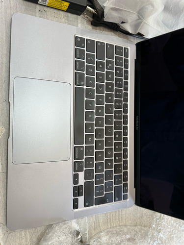 Macbook Air A2337 Plateado (Usado)