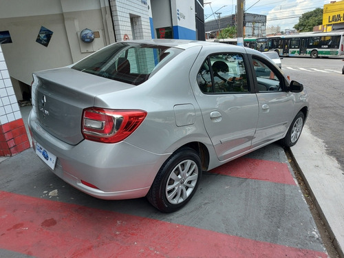 Imagem 6 de 11 de Renault Logan 2015 1.0 16v Expression Hi-flex 4p
