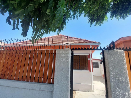 Vende Casa Con Proyección Comercial