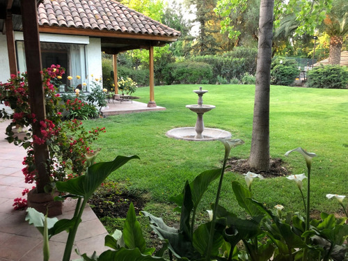 Hermosa Casa De Construcción Sólida Estilo Chilena