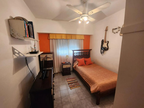 Casa 4 Ambientes En Lanús Oeste Con Cochera, Quincho Y Pilet
