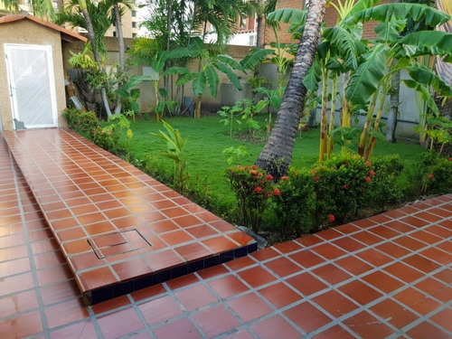 Imagen 7 de 10 de Acogedora Casa Con Amplias Áreas Sociales En Lecheria