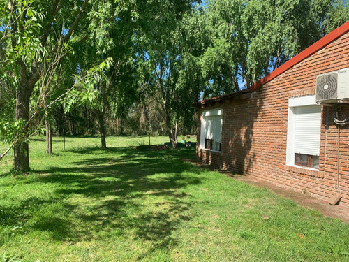 Vendo Muy Lindo Inmueble Con 2 Has, Muy Buena Casa De 150 M2 , Casa De Huésped, Barbacoa, Piscina Y Muchos Árboles. Acepta Banco!!!