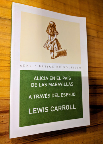 Alicia En El País De Las Maravillas / A Través Del Espejo