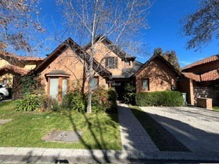 Casa En Venta De 7 Dorm. En Lo Barnechea