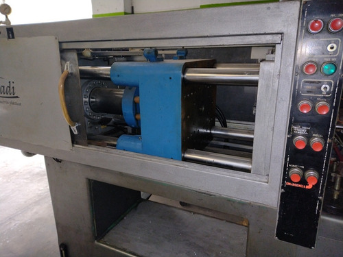Máquina Inyectora Fumadi 80tn 200 Grs Cierre Hidráulico (Usado)