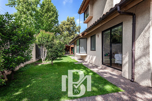 Casa En Venta De 6 Dorm. En Las Condes