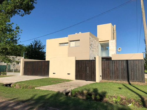 Casa Barrio  Los Roldan   Rosario 300 M2