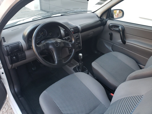 Imagen 9 de 17 de Chevrolet Corsa 2010 1.4 Cargo