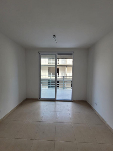 Departamento En Complejo Solares