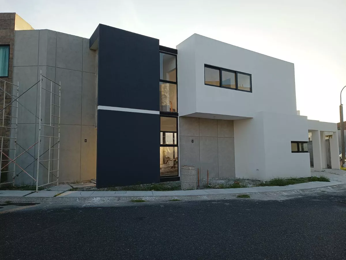 Lomas Del Sol Casa En Pre-venta Con 3 Frentes Y Alberca