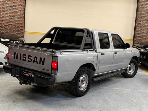 Nissan Np300 2.5 Cabina Doble 133cv 4x2 2010