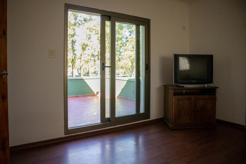 Imagen 10 de 30 de Casa Con Pileta A La Venta En Lobos Country Club