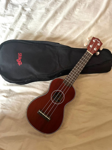 Ukelele Stagg Usado + Funda De Regalo 