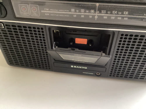 Sanyo Am/fm Stereo Radio Cassette Recorder M-9902f (Usado)