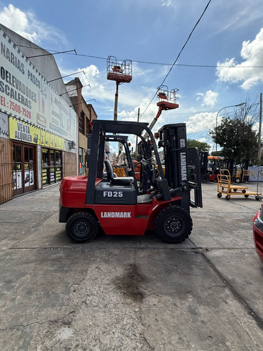 Autoelevador Diesel 2500kg Con Desplazador