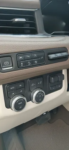 GMC Yukon DENALI 10 VEL AWD AT