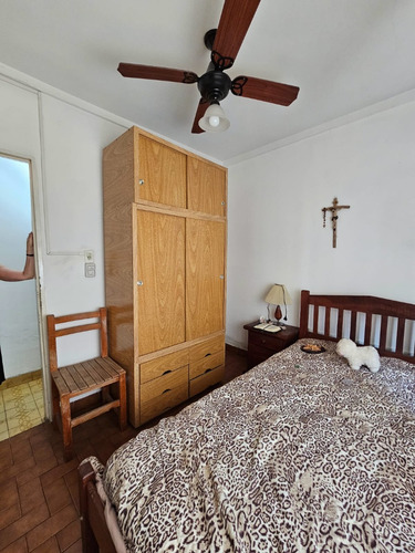 Venta Casa 4 Ambientes Con Consultorio Instalado. Fondo Libre Con Galería. Berazategui Oeste