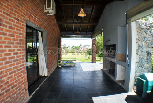 Imagen 10 de 14 de En Venta Casa De Tres Dormitorios Colonia Del Sacramento