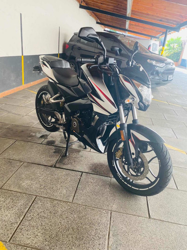 Bajaj Rouser Ns200
