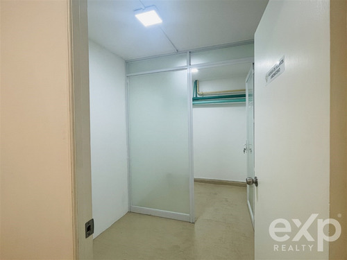 Oficinas / Centro Médico En Arriendo Las Lilas