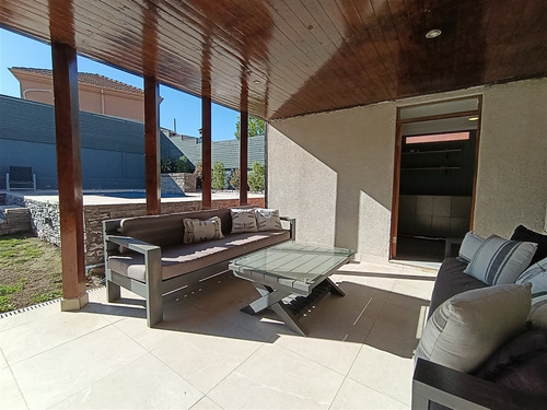 Venta 3 Dormitorios, Piscina Y Quincho Parque Brisas Norte