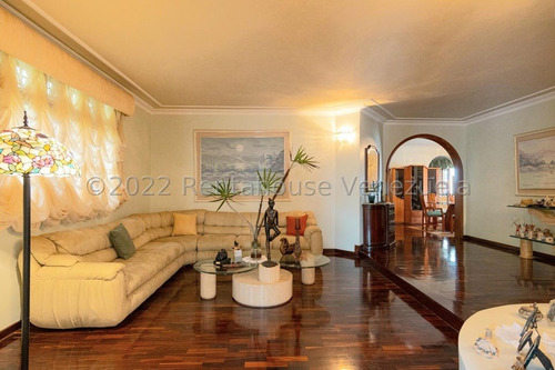 Exclusiva Casa En Venta Ubicada En Los Naranjos Del Cafetal 25-17320
