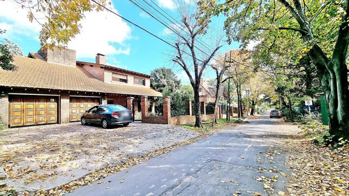 Imagen 2 de 26 de Casa Chalet De 2 Plantas Con Pileta En Venta En San Isidro, Santa Rita