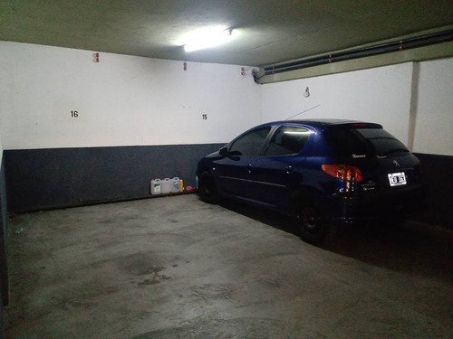 Imagen 2 de 6 de Venta De Estacionamiento En Almagro