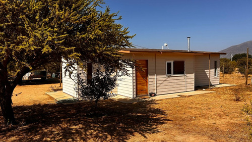 Casa 2 Dormitorios En Condominio.