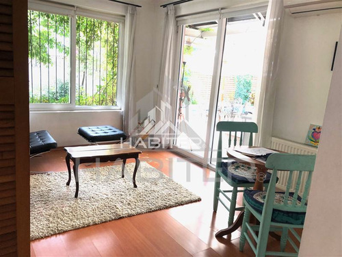 Casa En Venta De 5 Dorm. En Curicó