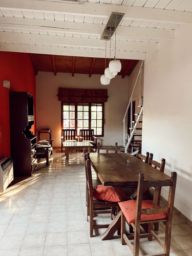 Casa En Venta De 2 Dormitorios C/ Cochera En Villa Floresta