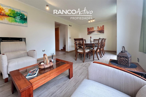 Casa En Venta En Los Arrayanes, Isla Teja Sur, 3 Niveles