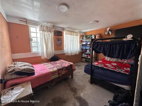Casa En Venta En Los Héroes 24-20lp~