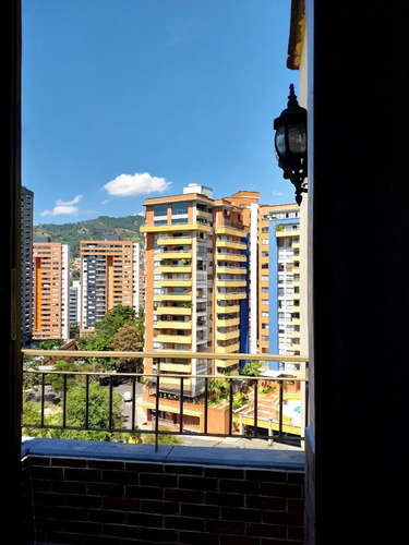 Apartamento En Venta Medellin Loma De Los Bernal