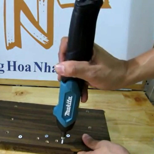 Parafusadeira Bat 3,6v Bivolt Df001dw Maleta 81 Peças Makita