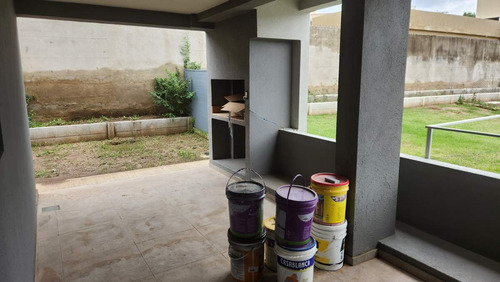 Venta Departamento 2 Dormitorios Estrenar Cochera Patio Complejo Cerrado