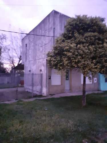 Casa En Venta - 2 Dormitorios 2 Baños - Jardín - 177.72mts2 - Punta Lara, Ensenada