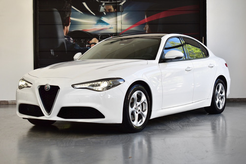 Imagen 3 de 25 de Alfa Romeo Giulia 2.0 200cv 200 Distinctive