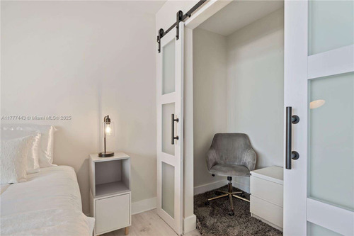 Alquiler Departamento Miami Beach 2 Amb/ Playa Y Cochera Roney Palace / 1 Hotel Complejo 5 Estrellas. 3 Piscinas, Jacuzzi, Acceso Directo A La Playa 5 Cuadras De Lincoln Road. 2301 Collins Ave.